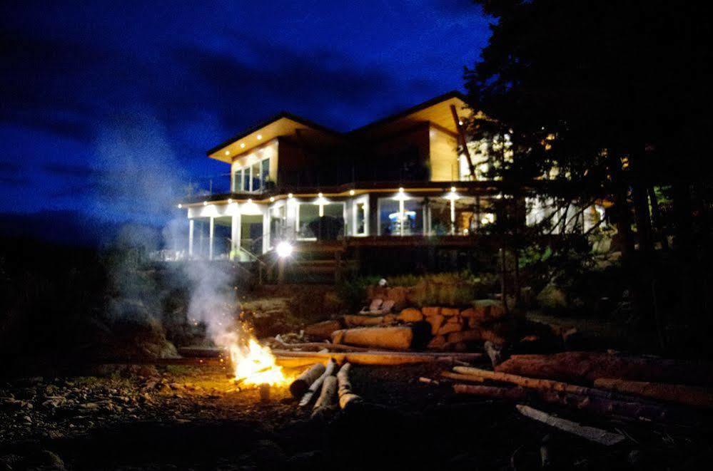 Pointhouse Suites On Sargeant Bay Halfmoon Bay エクステリア 写真