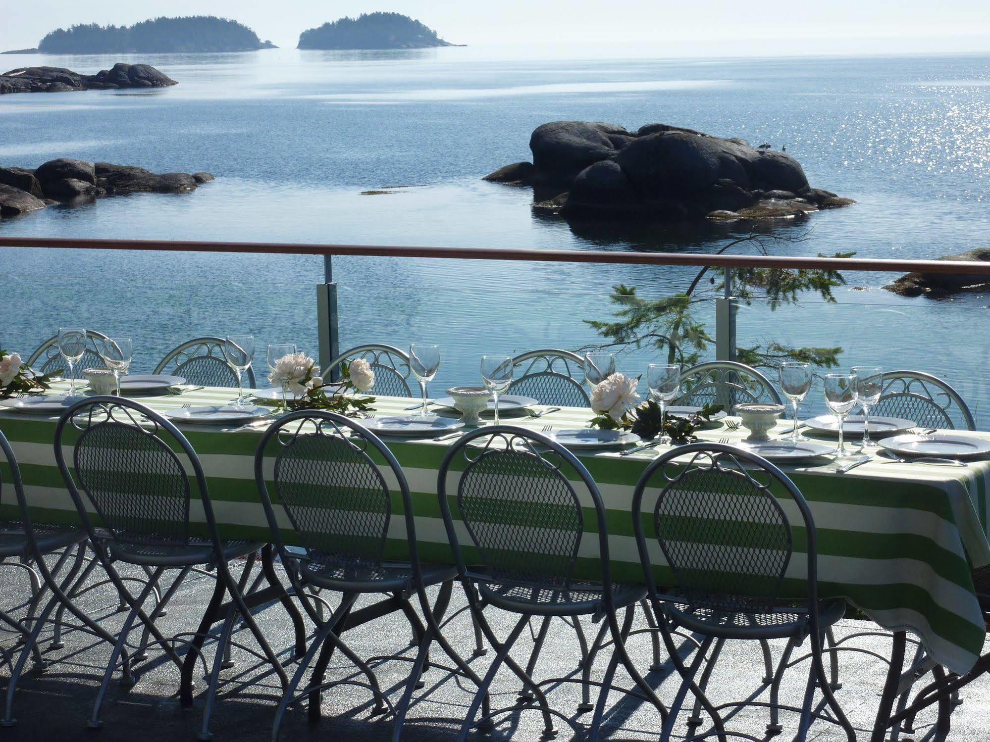 Pointhouse Suites On Sargeant Bay Halfmoon Bay エクステリア 写真